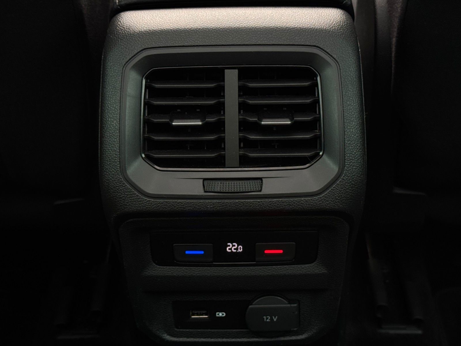Fahrzeugabbildung Volkswagen Tiguan 2.0 TSI Hgl. 4M Alcan Pano Dynaudio 360°