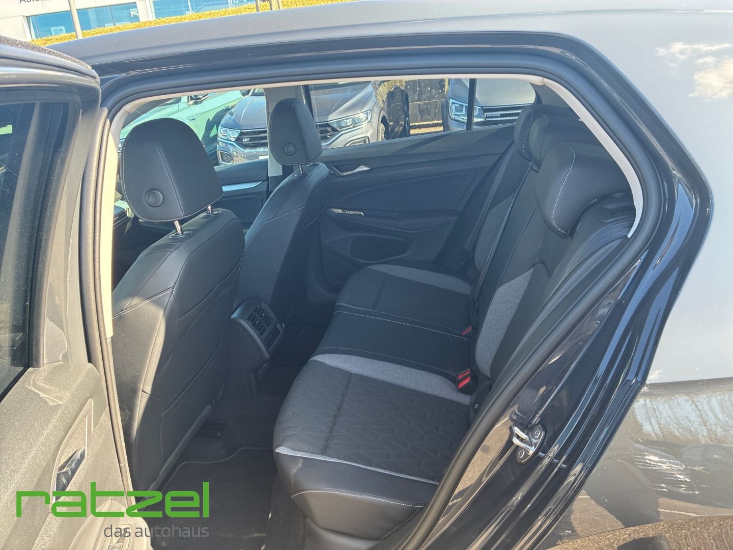 Fahrzeugabbildung Volkswagen Golf GOAL 1.5 eTSI DSG Allwetter+PDC+SHZ+LED