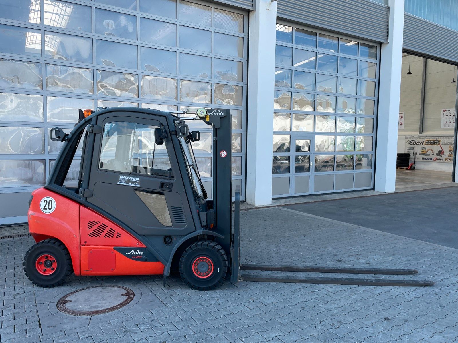 Fahrzeugabbildung Linde H20D-02/600 / Triplex 4,71m / 1.918h / Diesel