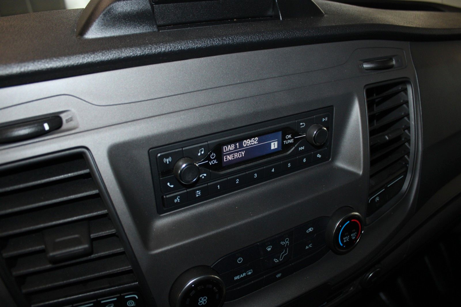 Fahrzeugabbildung Ford Transit Custom TREND L1 Kasten AHK KLIMA 1.Hand