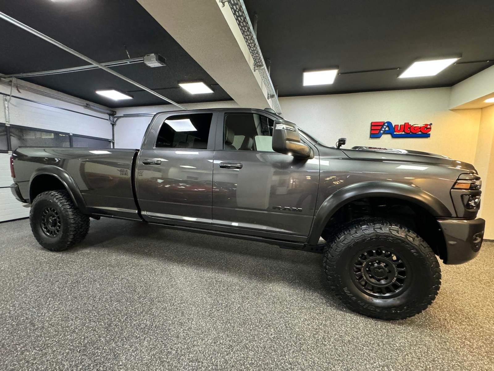 Fahrzeugabbildung Dodge RAM 3500 LARAMIE AEV OFF ROAD 6.4L-V8 37"-LONG