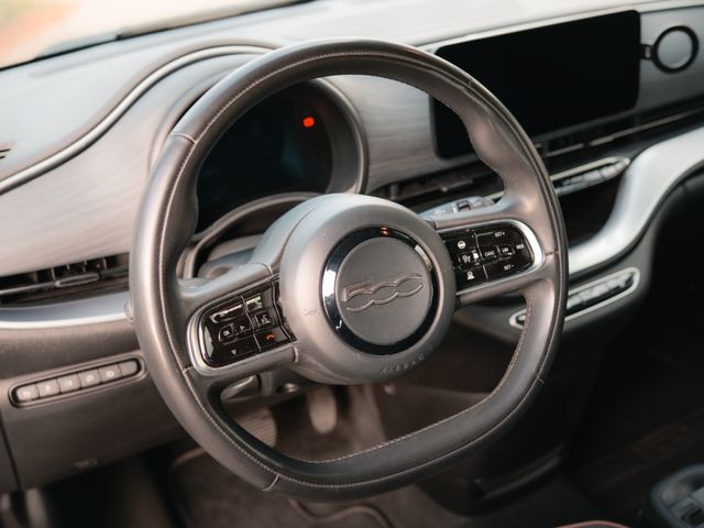 Vehicle photo 13