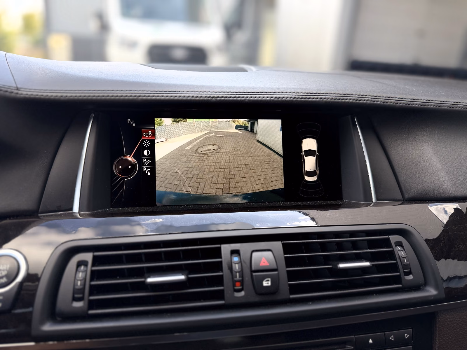 BMW 550i LCI M Sport | 449 ch | BVA | Affichage tête haute | Soft Close | Caméras 360 | Harman Kardon