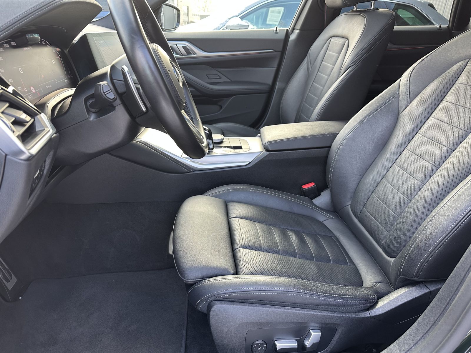 Fahrzeugabbildung BMW M440i xDrive NAV+LASER+HEAD-UP+GLASDACH+360°+ACC