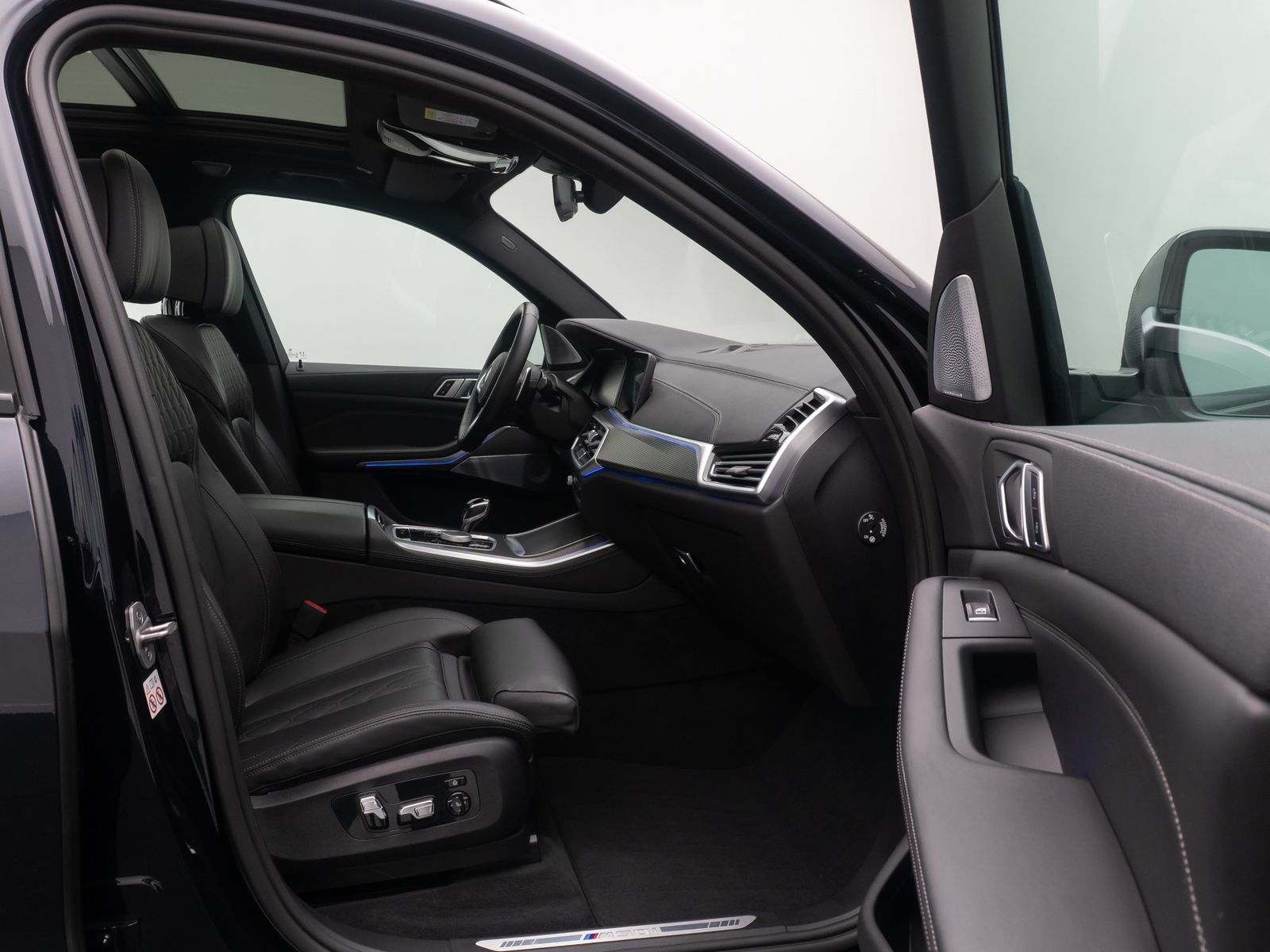 Fahrzeugabbildung BMW X5 M50i B&W Individual 360°HUD DAB Panorama Voll