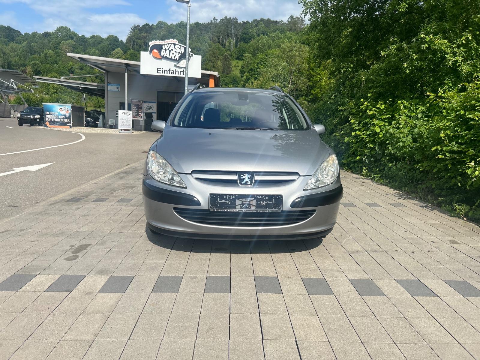 Peugeot 307 2005 — rear view