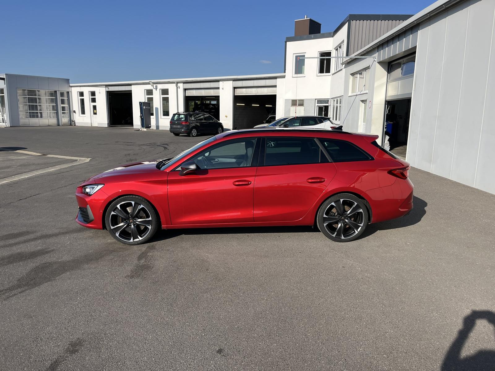 Cupra Leon SP 2.0 TSI DSG VZ 156€ m.20% Anz. Navi RFK, миниатюра 3
