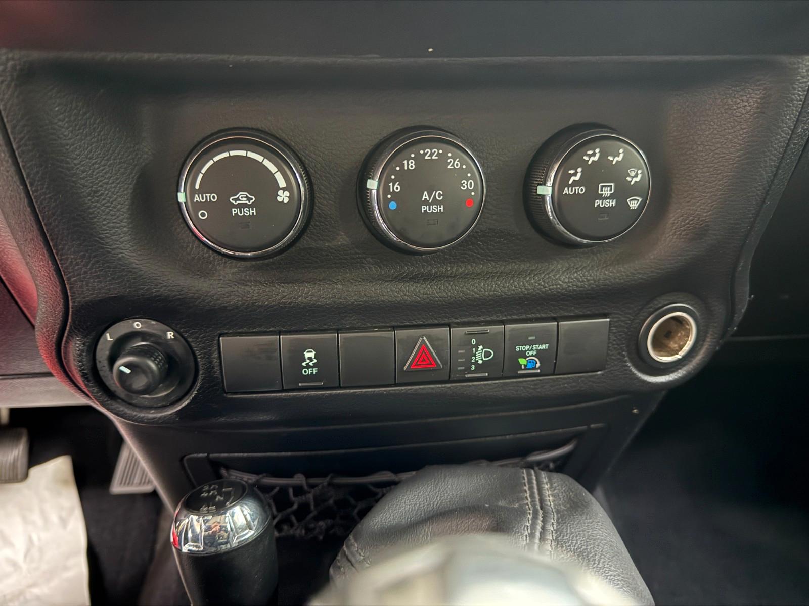 Jeep Wrangler Unlimited 2.8 CRD 200 ch 4x4 BVM / 186 877 km / Commando Green / Hard-Top