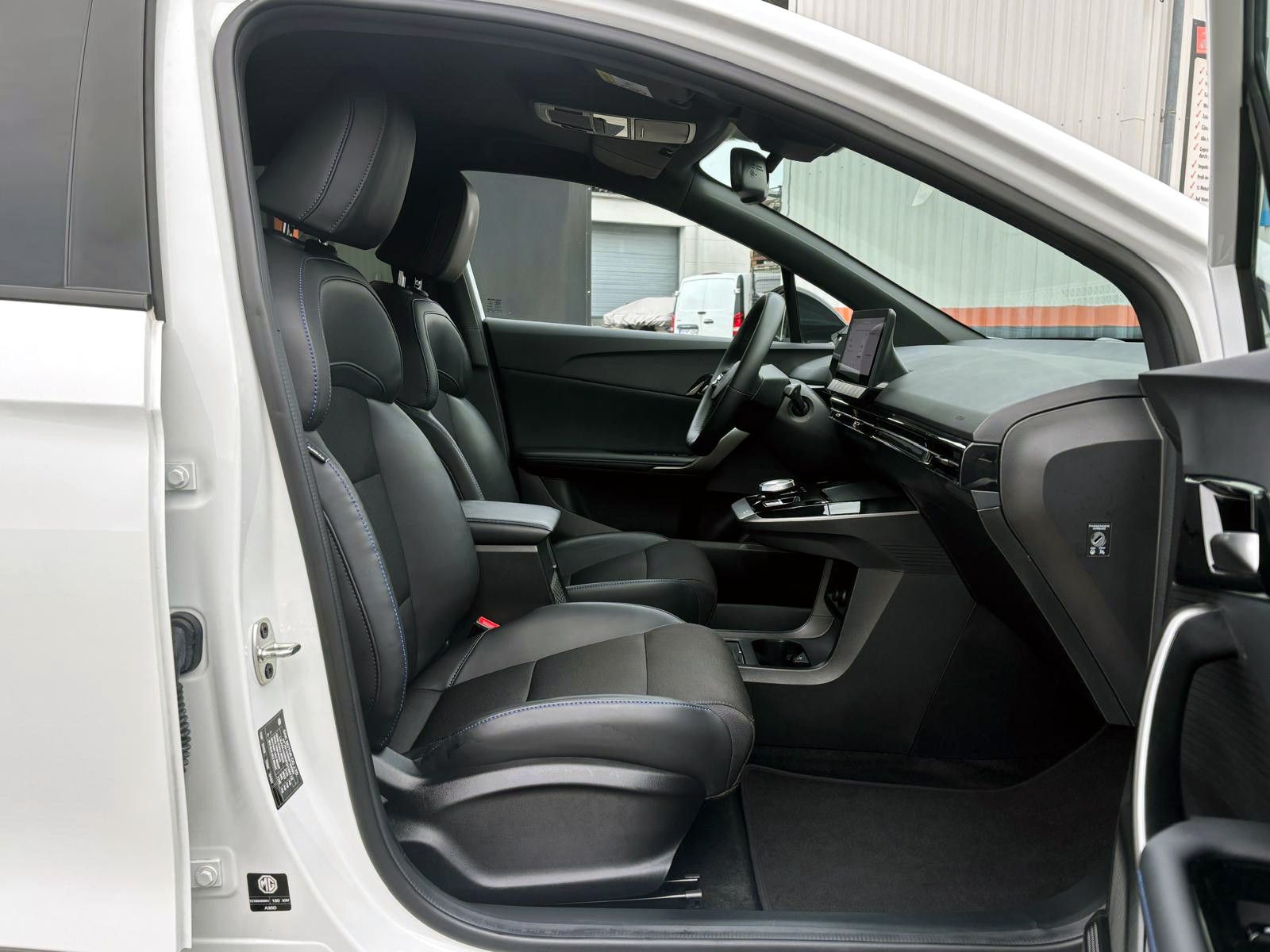 Fahrzeugabbildung MG MG4 Luxury 5D 150kW LED 360° ACC CarPlay BT NAV