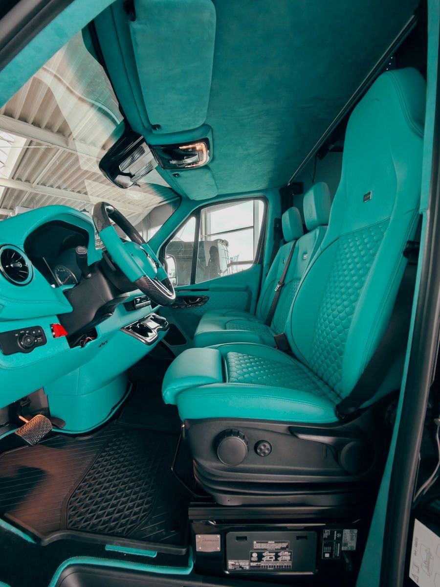 Fahrzeugabbildung Mercedes-Benz X-CROSSVAN 4x4² XXL - #1OFF