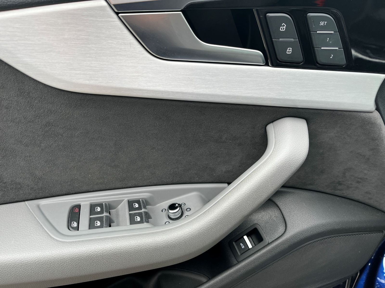 Fahrzeugabbildung Audi A4 Avant 40 TDI S line LED PANO NAVI SHZ KAM AHK