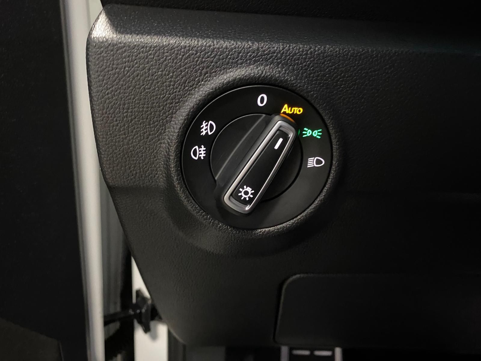 Fahrzeugabbildung Volkswagen T-Roc 1.5 TSI DSG SPORT R-LINE+ACC+AHK+ALLWETTER