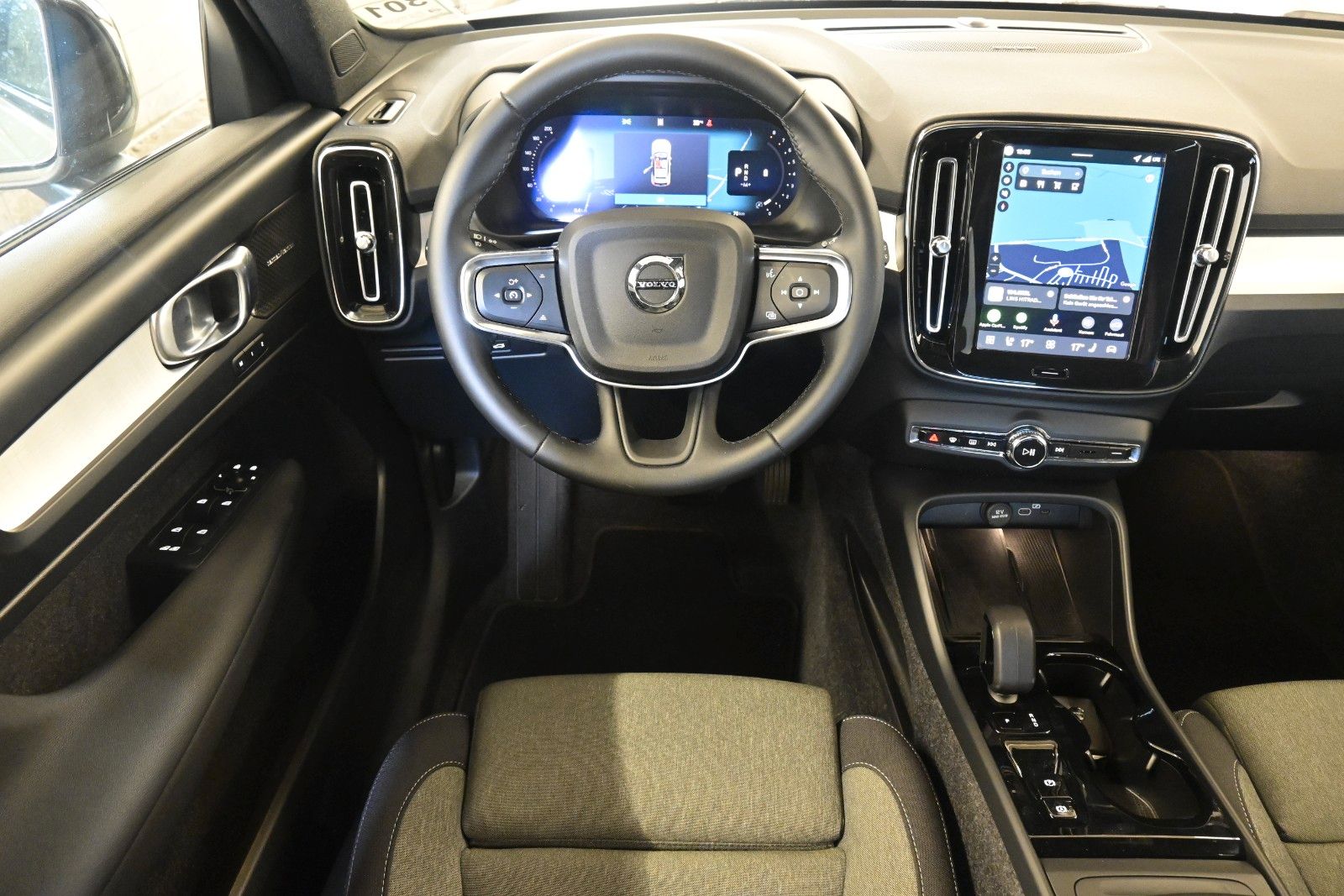 Fahrzeugabbildung Volvo XC40 B3 DKG Plus Black Edition*STDHZG*360°*ACC*
