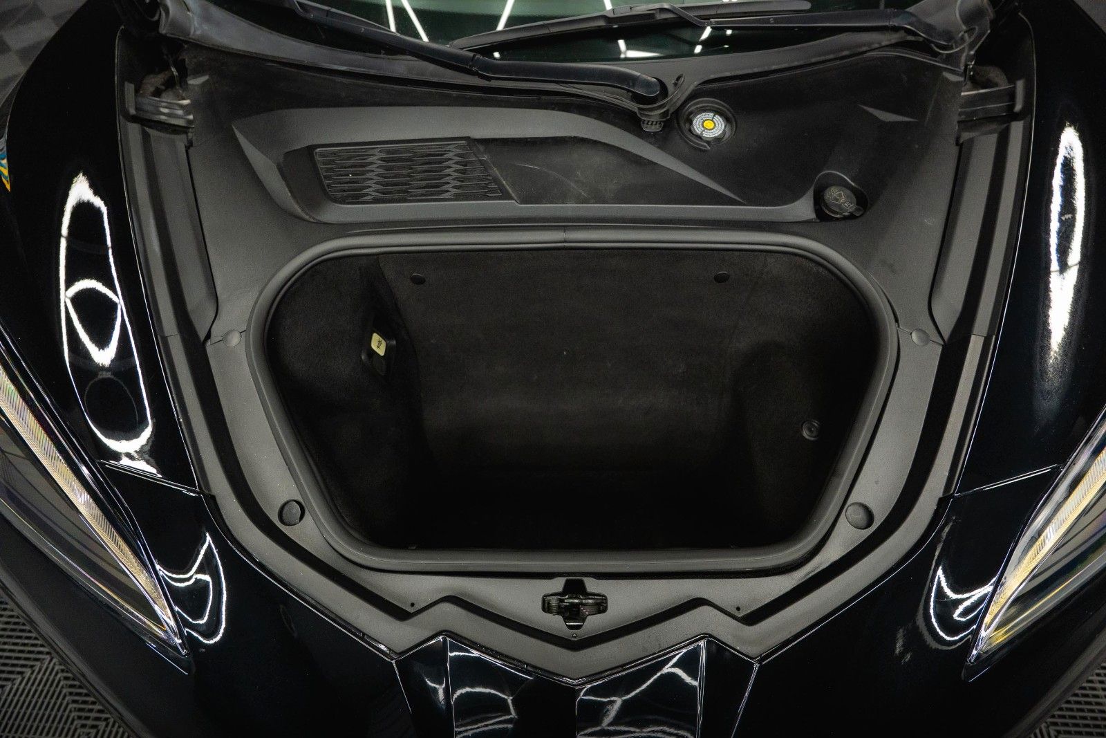 Fahrzeugabbildung Corvette C8 Stingray 1LT Targa Z51 Performance 19% VAT