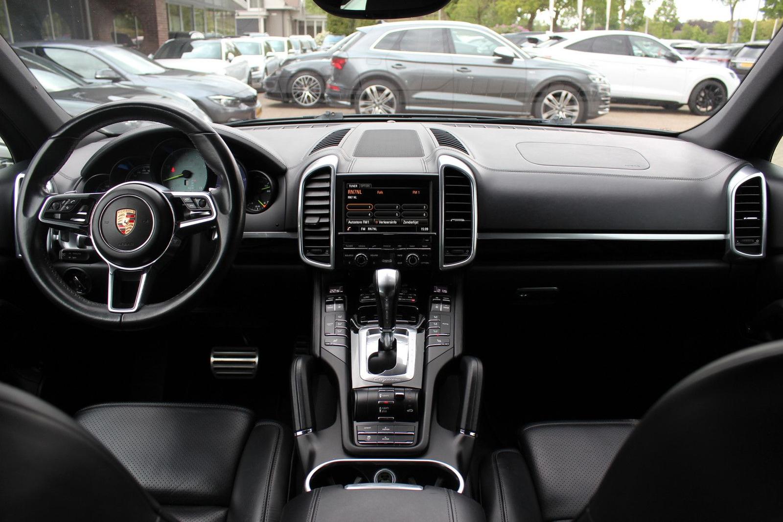 Porsche Cayenne 3.0 S E-Hybrid / Camera / Luchtvering /