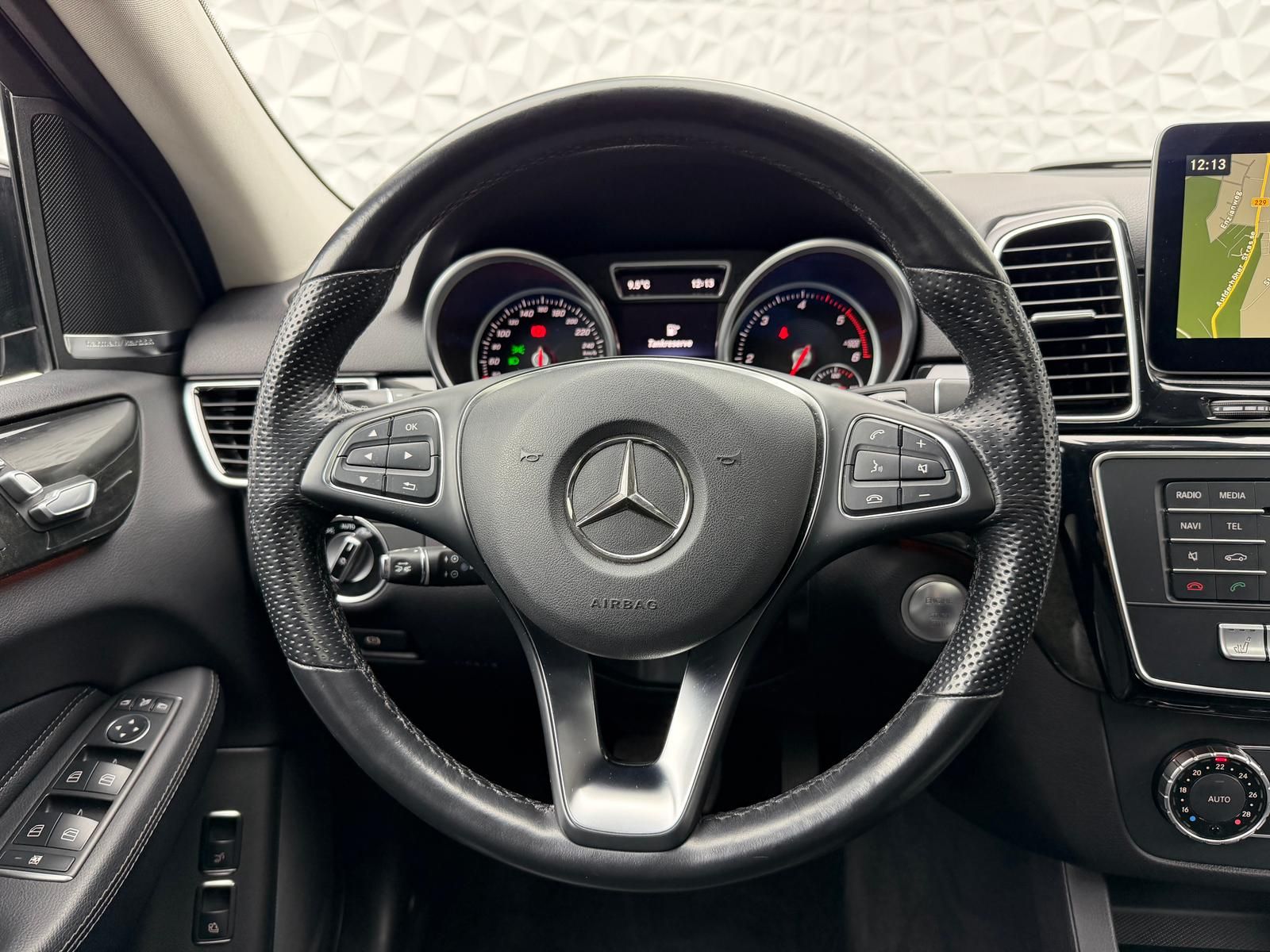 Fahrzeugabbildung Mercedes-Benz GLE 350d AMG/AIRMATIC/STDHZG/DISTRO/H&K/PANO/AHK