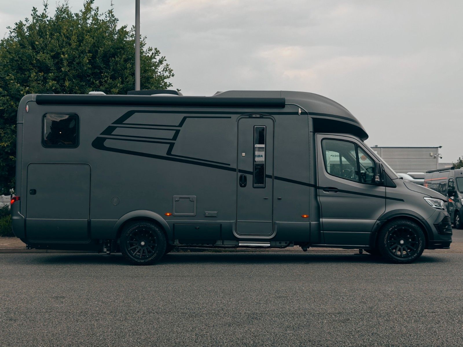 Fahrzeugabbildung HYMER / ERIBA / HYMERCAR B-KLASSE MC T 680 X - PTS SELENITGRAU MAGNO