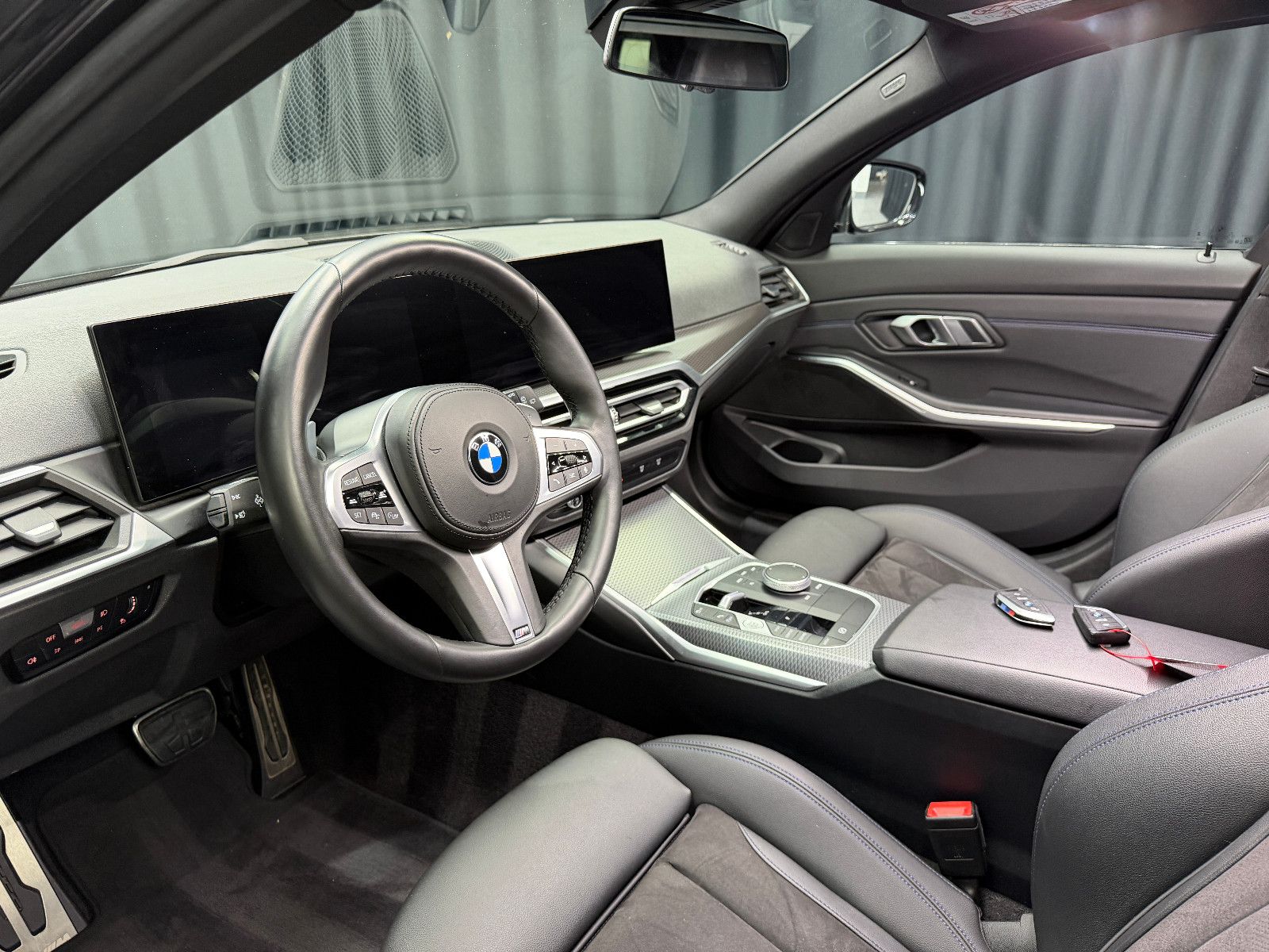 Fahrzeugabbildung BMW 320i Touring M Sport|HIFI|RF-CAM|ACC