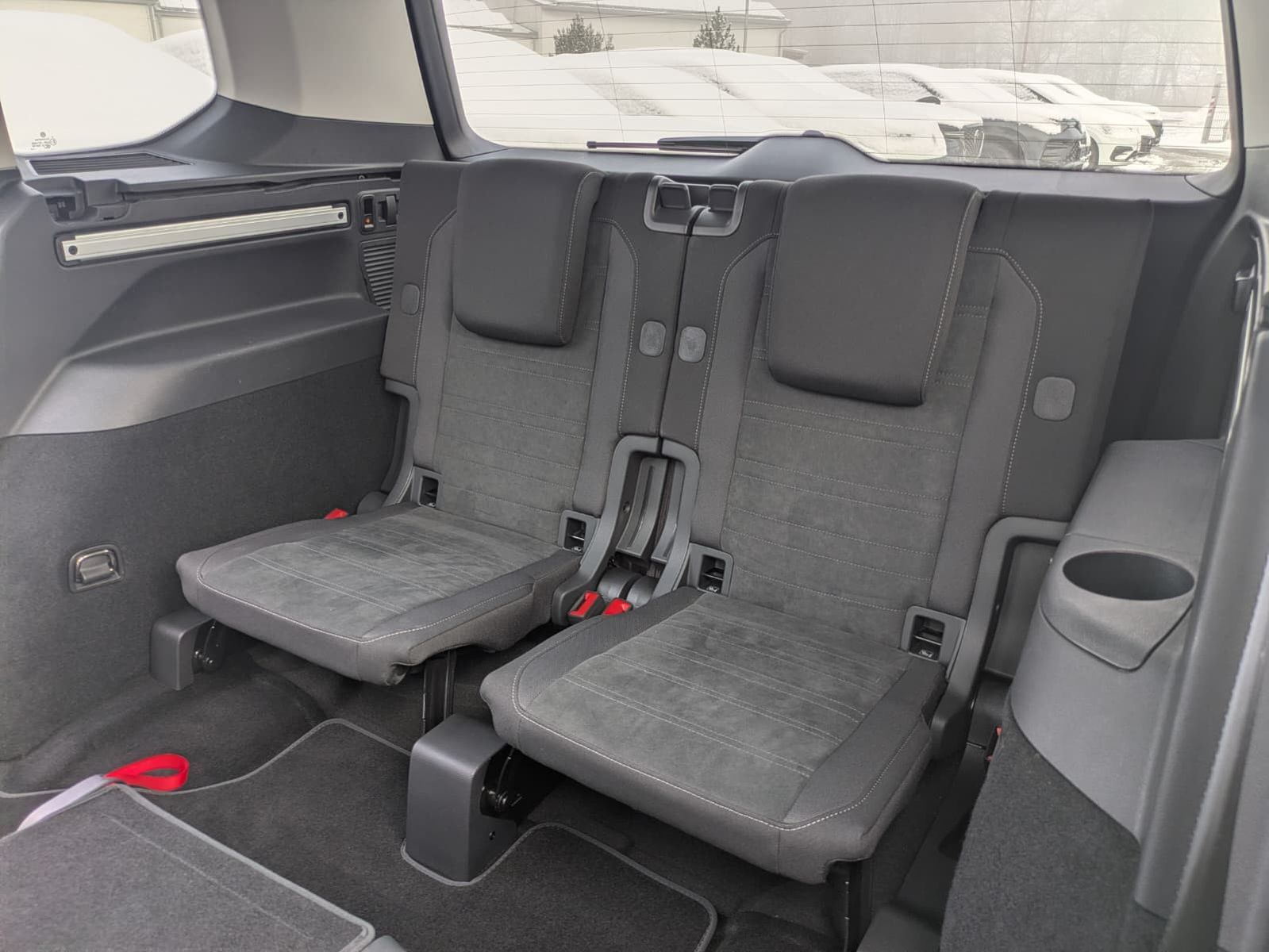 Fahrzeugabbildung Volkswagen Touran 2.0 DSG R-Line High. Pano 7-Si IQ.Dri AHK