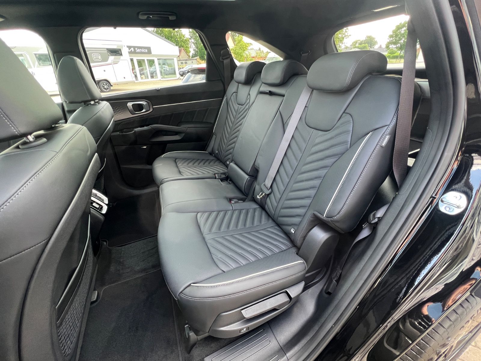 Fahrzeugabbildung Kia SORENTO PE 1.6T PHEV AWD PLAT 7S PAN PREMIUM