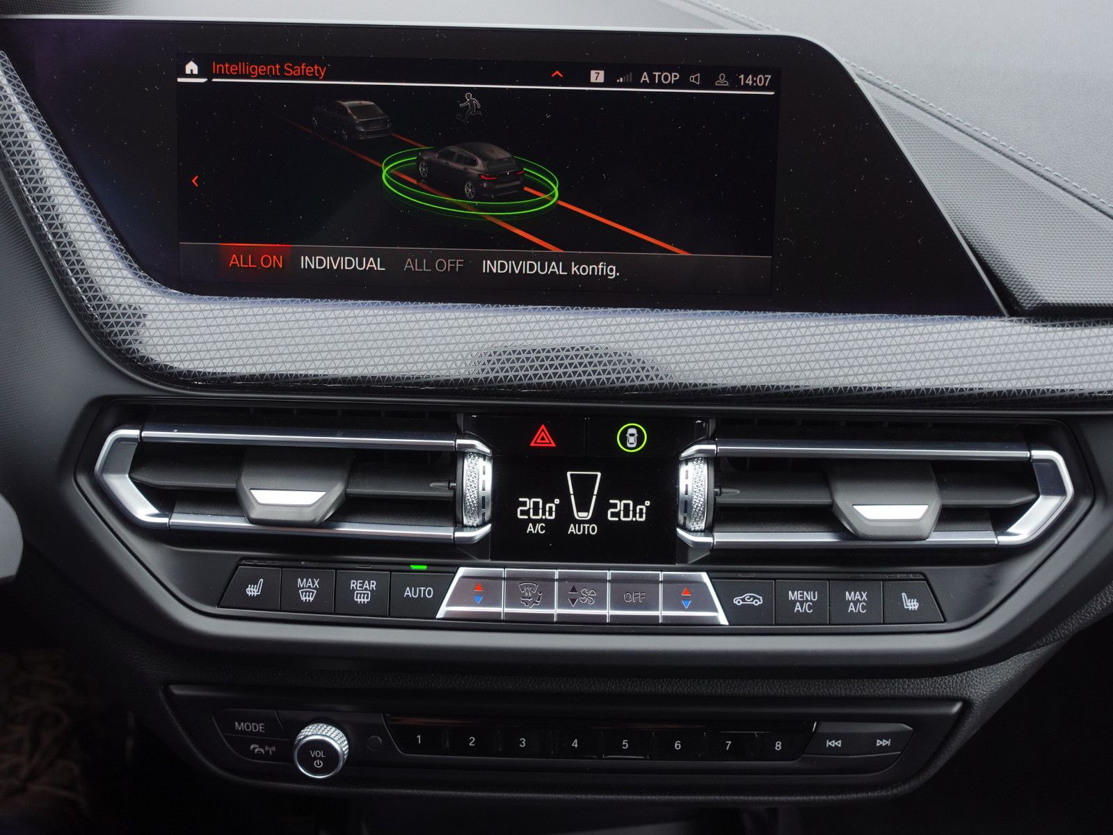 Fahrzeugabbildung BMW 118i Sport Line Navi CarPlay LED-Pkt.