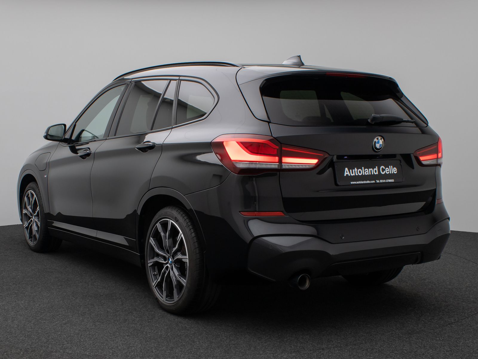 Fahrzeugabbildung BMW X1 xD25e MSport Panorama Kamera HUD DAB HiFi AHK