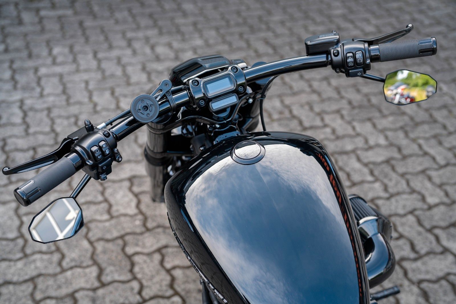 Fahrzeugabbildung Harley-Davidson FXBRS Breakout 114 cui - Kesstech BTC Gangster