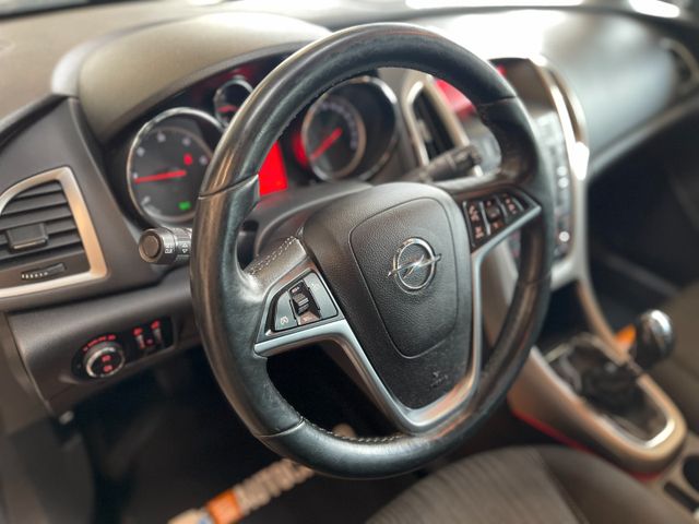 MYAUTOCENTER – Gebraucht- und Jahreswagen mit Werkstattservice in Pfaffenhofen Opel Astra J Sports Tourer Design Edition *PDC*Klima*