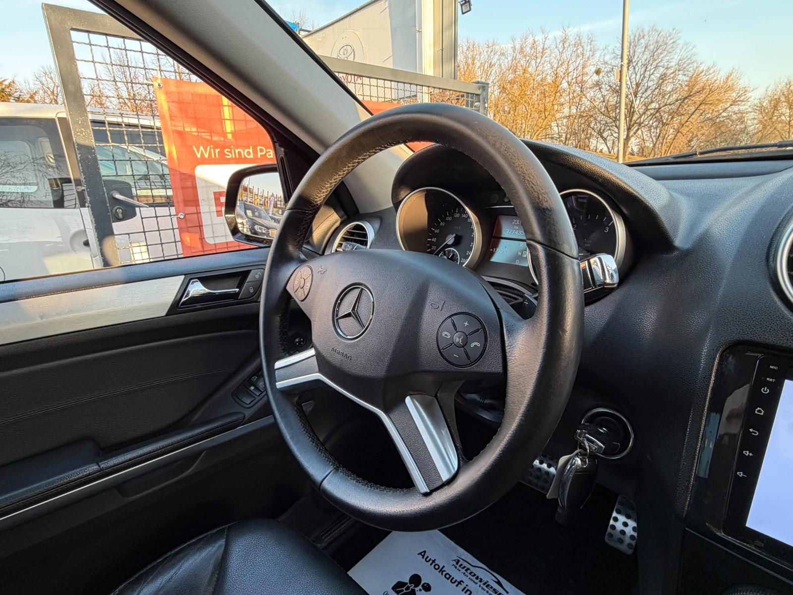 Mercedes-Benz ML300 2009 — photo 20