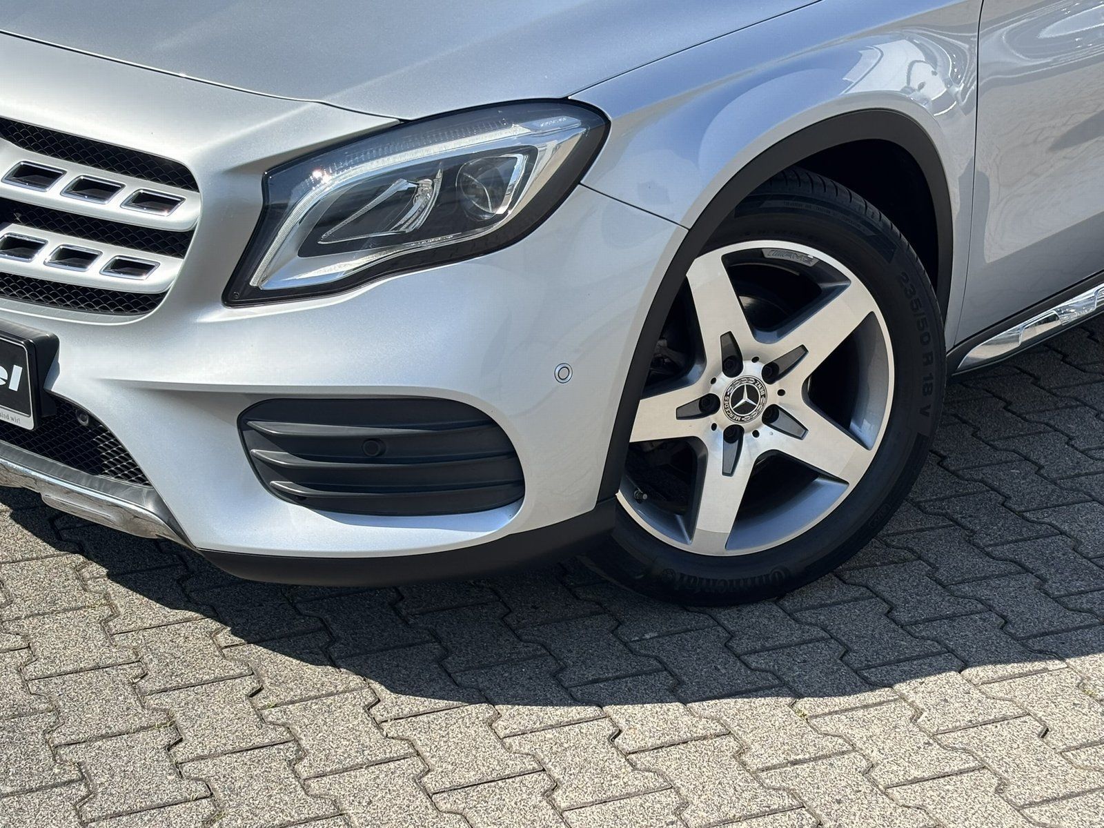 Fahrzeugabbildung Mercedes-Benz GLA 200 AMG*LED*DIGITALES-RADIO*NAVI*CD-PLAYER*