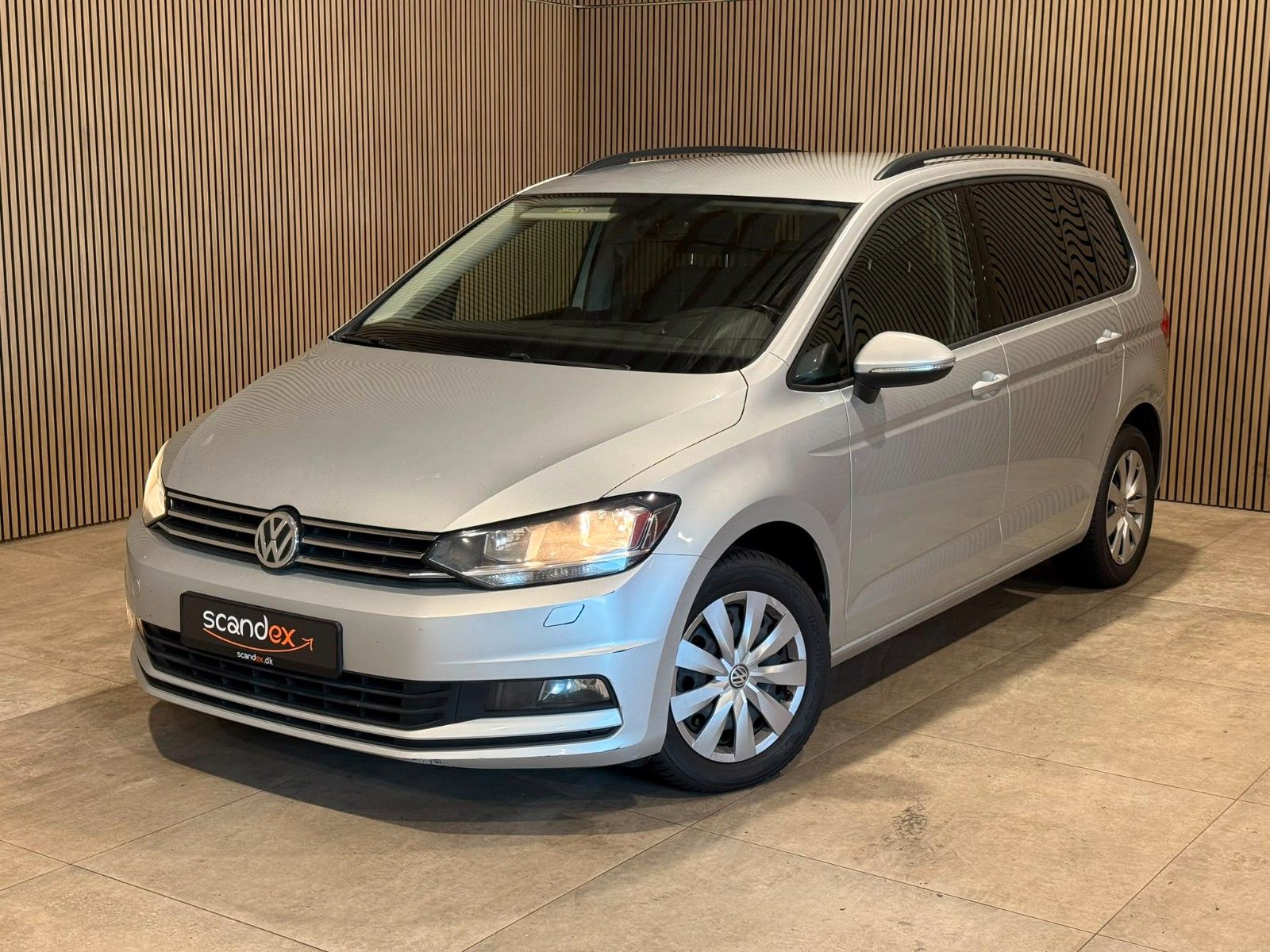 Volkswagen Touran - 1