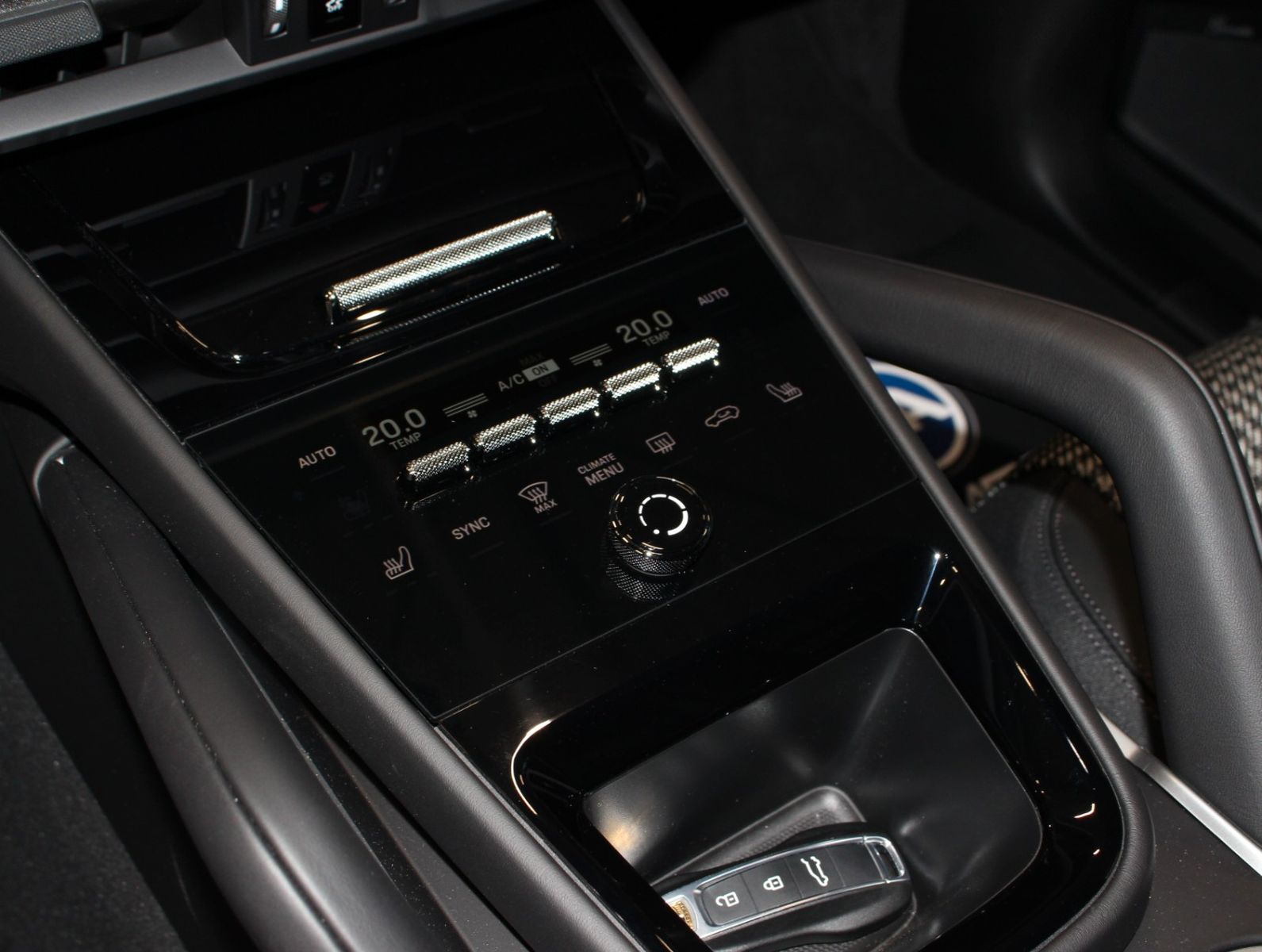 Fahrzeugabbildung Porsche Cayenne S Coupé Leichtbau-Sport-Paket Carbon