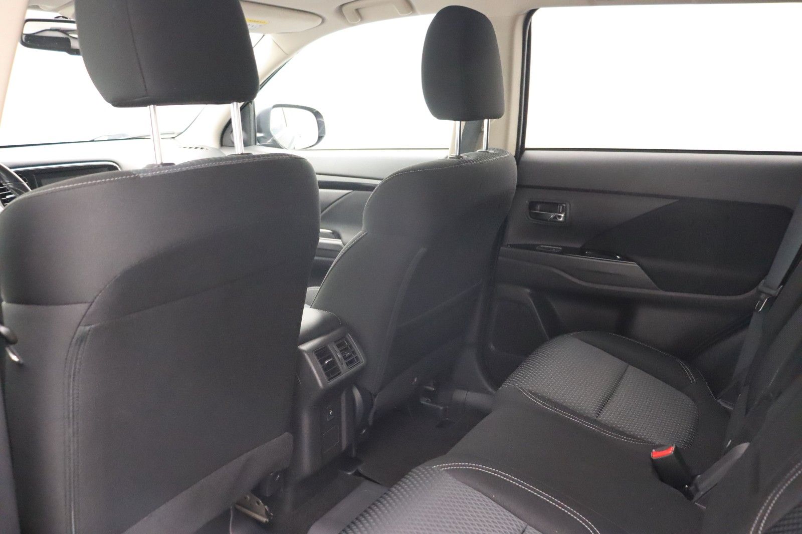 Fahrzeugabbildung Mitsubishi Outlander PHEV 2.4 Basis 4WD