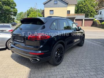 Porsche Cayenne - 4