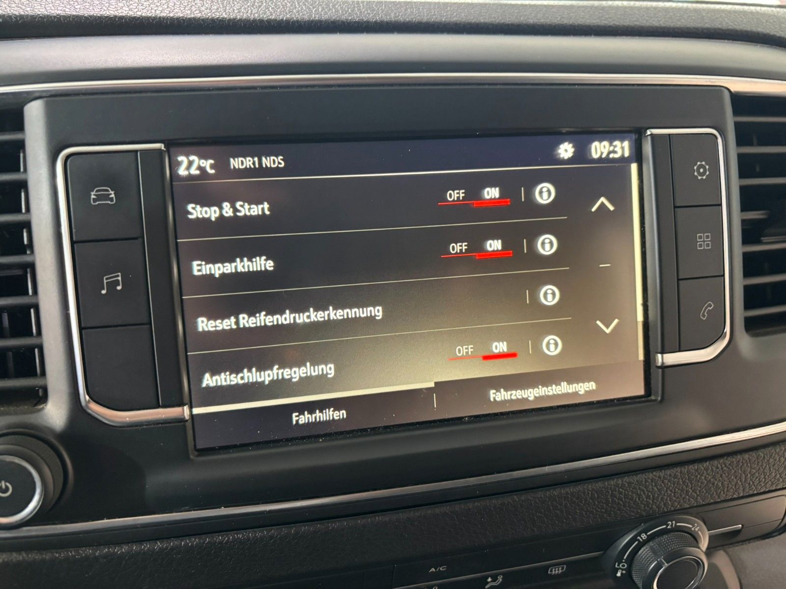 Fahrzeugabbildung Opel Vivaro Kombi M 1.5D 6-SITZER/AHK/PDC/SOLARPROTEC