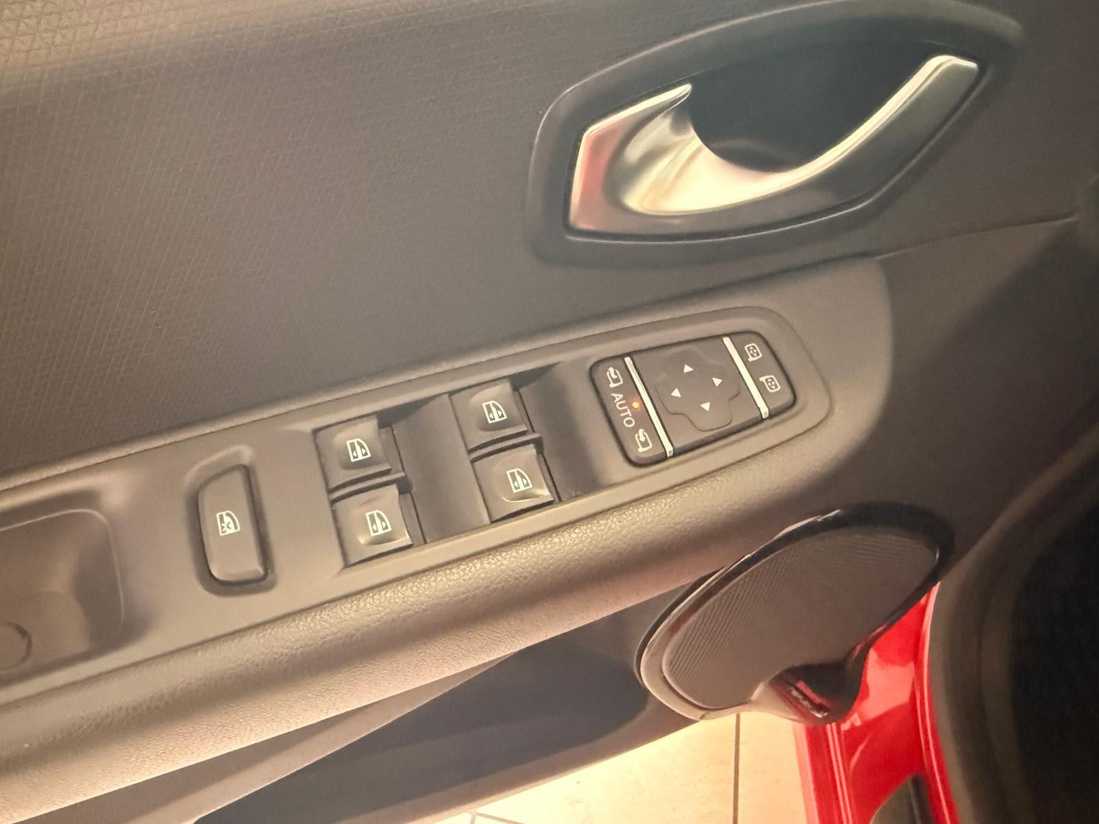 Fahrzeugabbildung Renault Clio IV Limited / KLIMA/ KEYLESS/TÜV SERVICE NEU