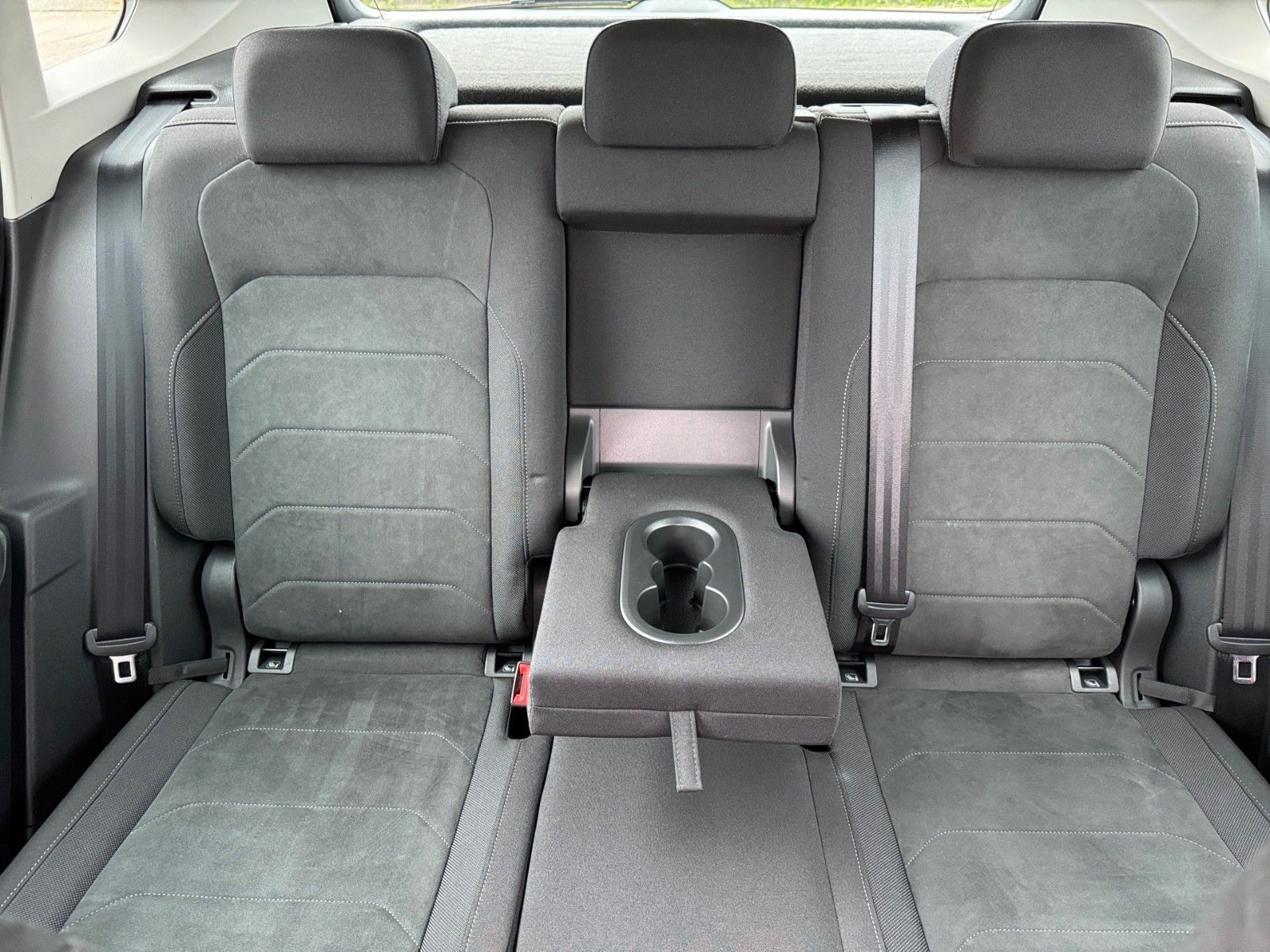 Fahrzeugabbildung Volkswagen Tiguan Elegance 1.5 TSI