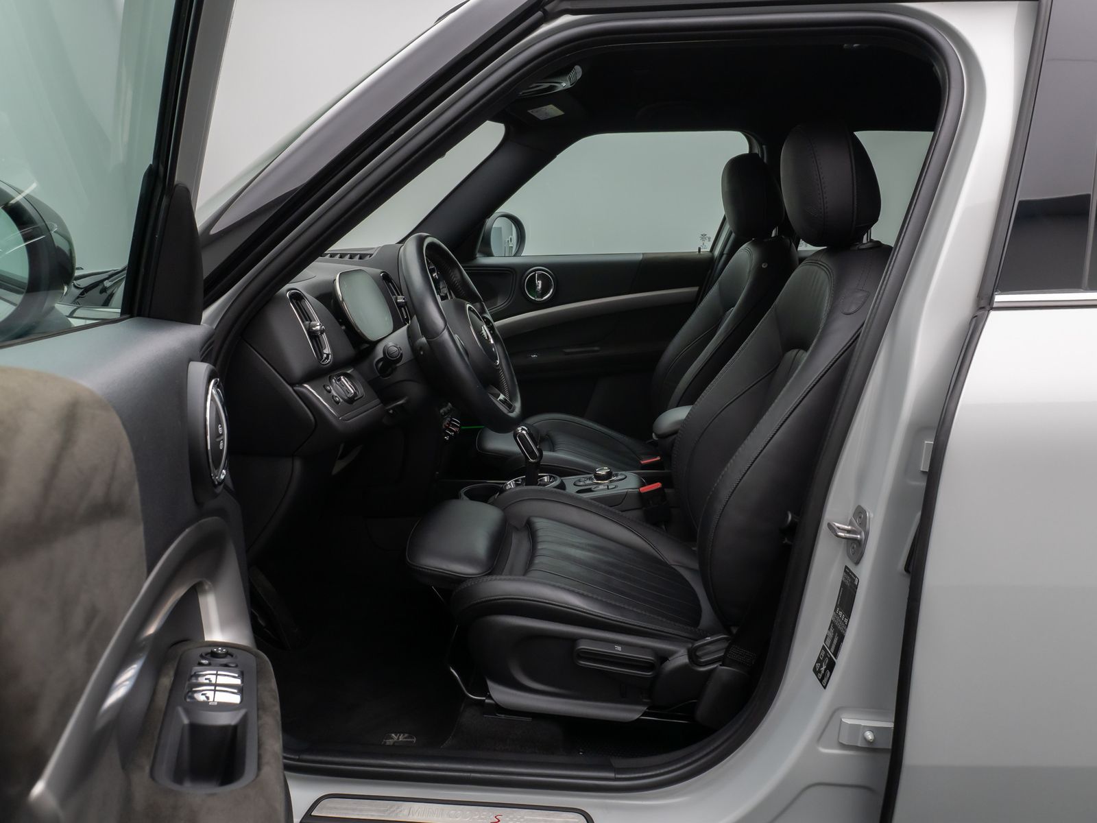 Fahrzeugabbildung MINI Cooper SD Countryman ALL4 HUD DAB Kamera 19Zoll