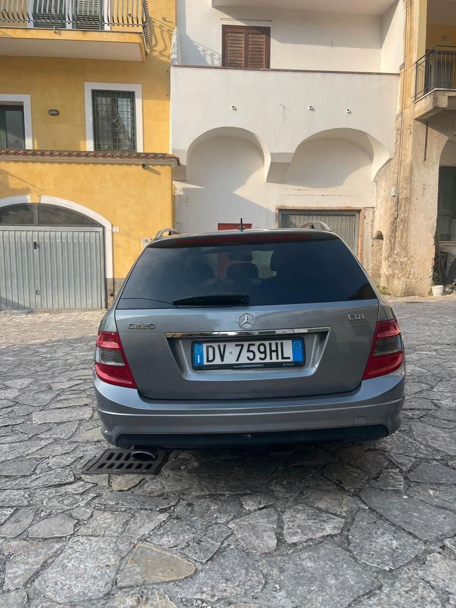 Mercedes-Benz C220 2010 — photo 9