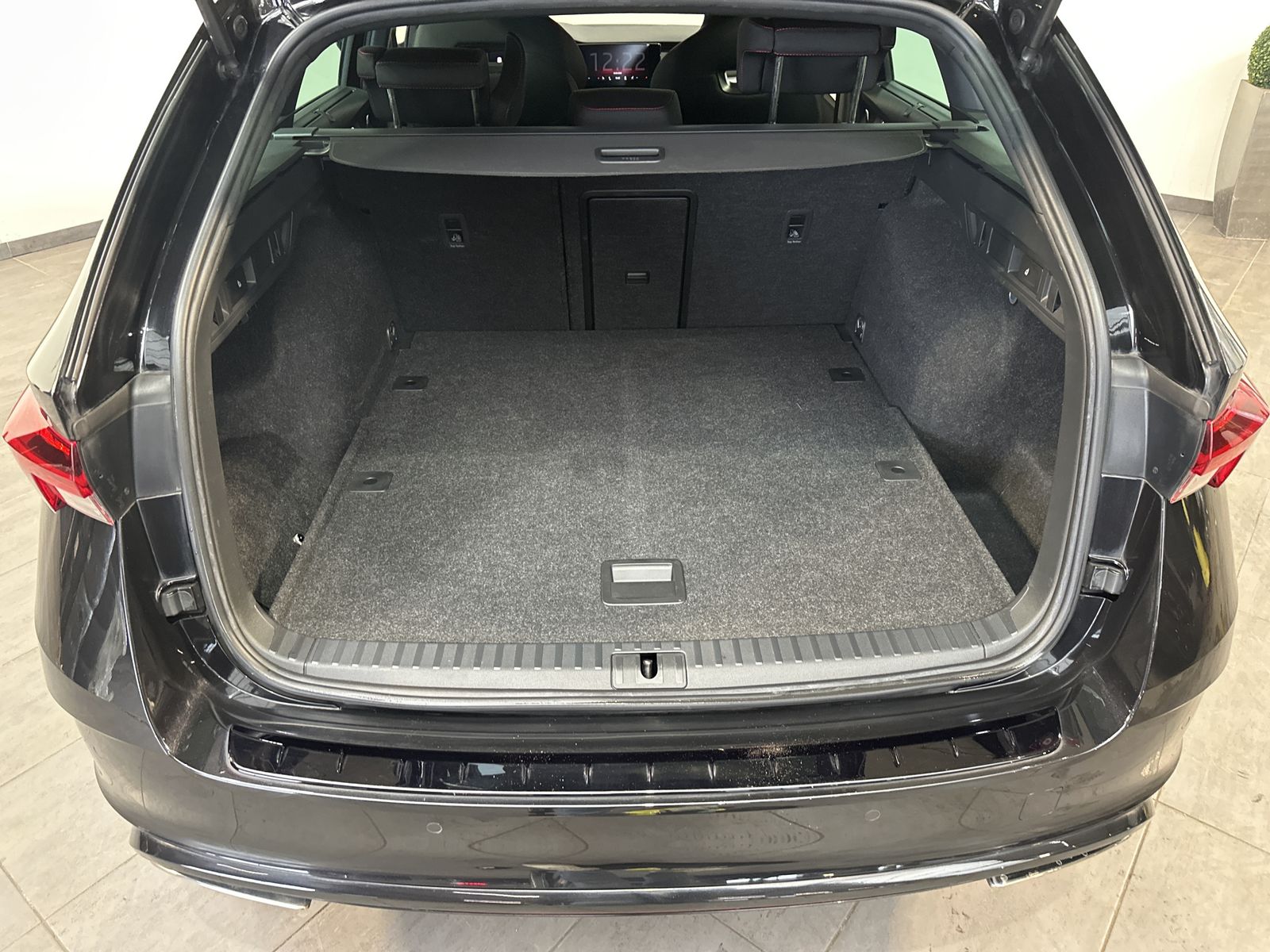 Fahrzeugabbildung SKODA Octavia Combi 2.0 TDI DSG RS NAV+LED+KAMERA+19ZO