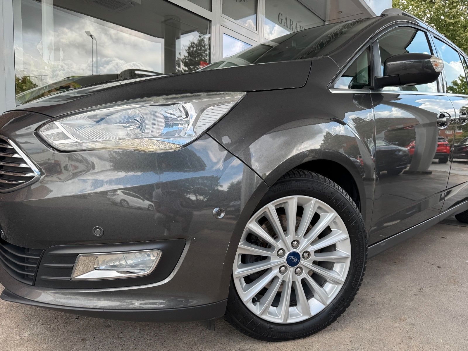 Fahrzeugabbildung Ford Grand C-MAX Titanium 7-Sitze/Navi/Kamera