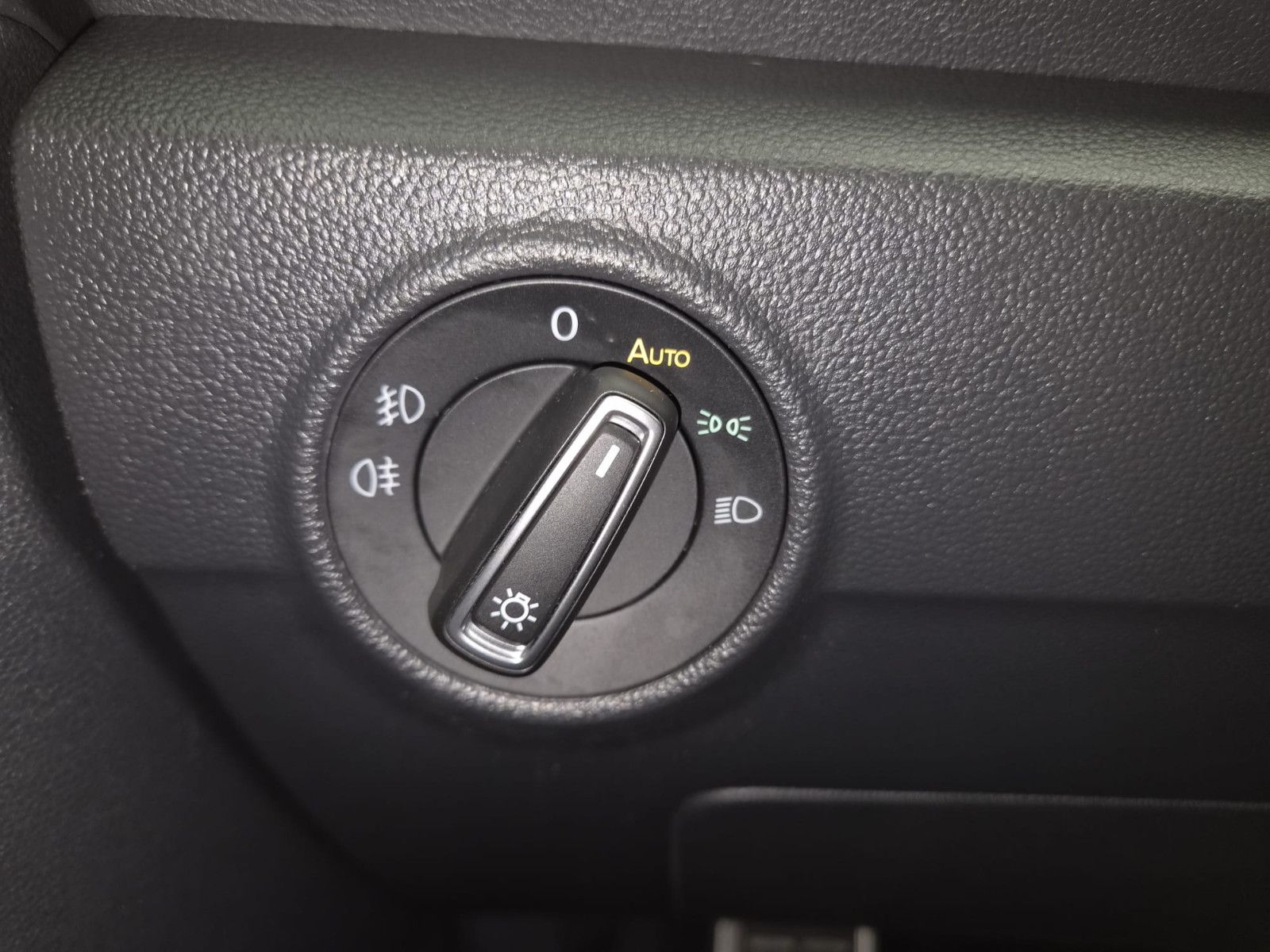 Fahrzeugabbildung Volkswagen T-Roc Sport 4Motion / LED / SCHECKHEFT