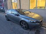 Volvo V40 D2 R design 2016 euro6 UNICOPROP - Volvo V40 Limousine R design mit Diesel-Antrieb