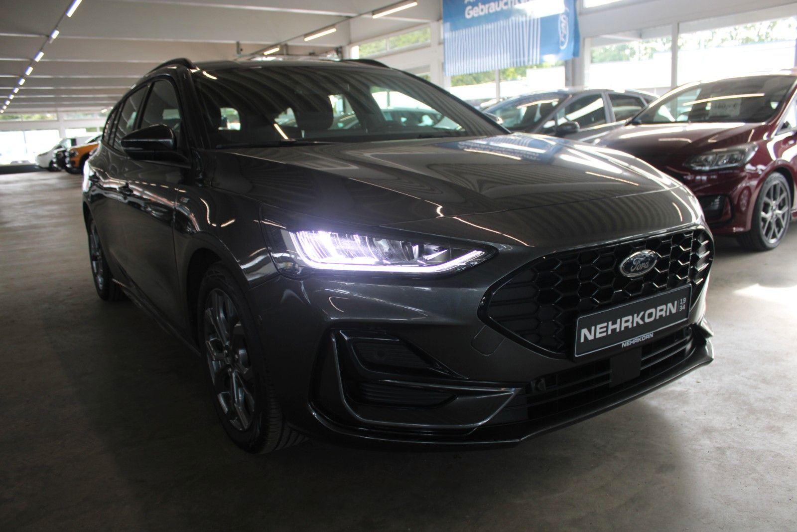Fahrzeugabbildung Ford Focus ST-Line Aut. LED AHK ACC B&O WinterPak uvm