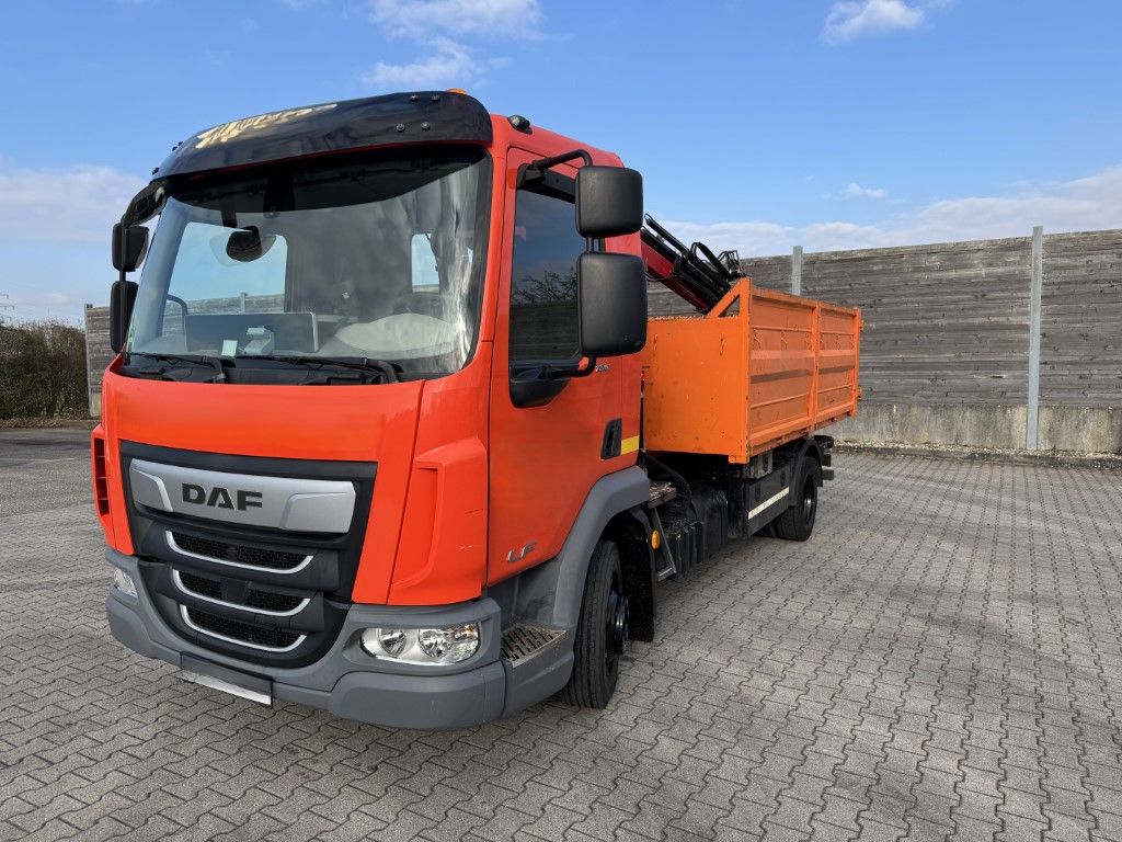 Fahrzeugabbildung DAF FA LF 180 8t / Abrollkipper, Ladekran   Containe