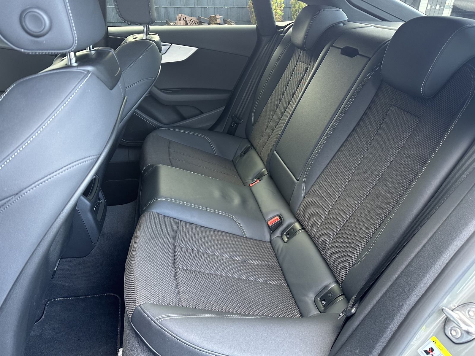 Fahrzeugabbildung Audi A5 SpB 40 TDI Qu S-Line NAV+LED+AHK+20ZO+1HD+SHZ