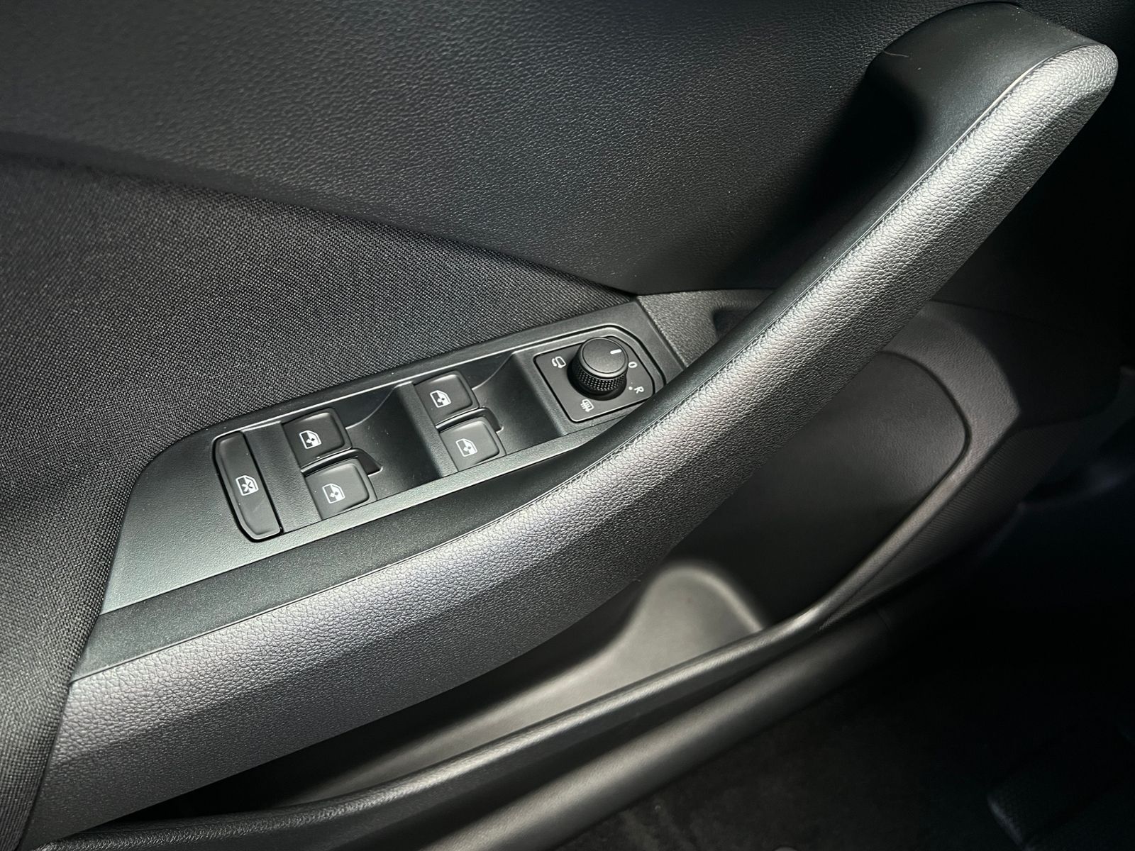 Fahrzeugabbildung SKODA Kamiq Selection 1.0 TSI DSG *AHK, LED, SmartLink