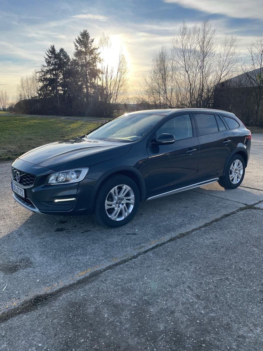 VOLVO V60 CC
