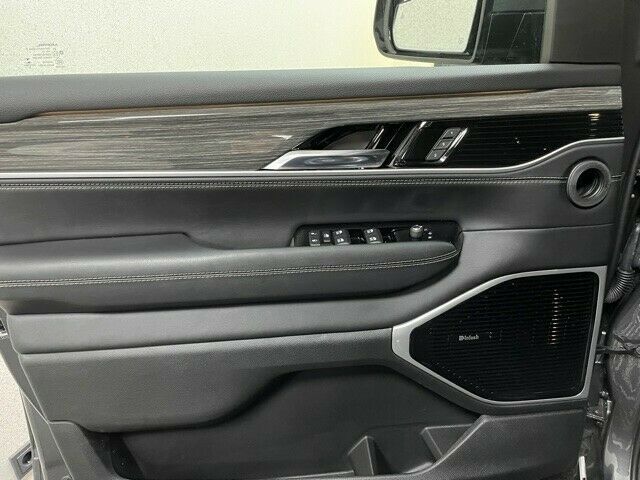 Fahrzeugabbildung Jeep WAGONEER SERIES III 5.7L-V8 ETORQUE-LUFTFEDERUNG