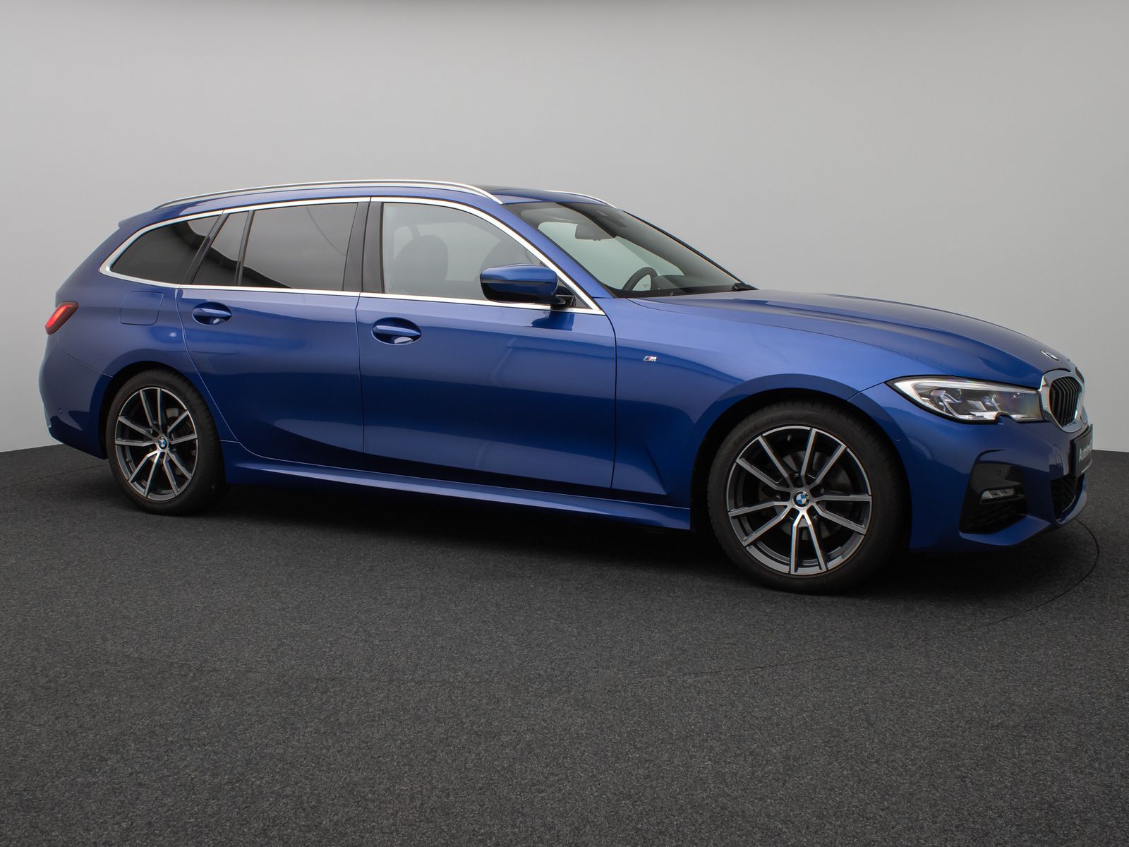 Fahrzeugabbildung BMW 320i M Sport Panorama Kamera HUD DAB HiFi Laser